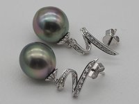 リキテア産 黒蝶真珠 K18WG Dia0.30ct ピアス