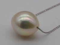 白蝶シャンパンピンクカラーパール13×16mm K18WG ピンスライドネックレス